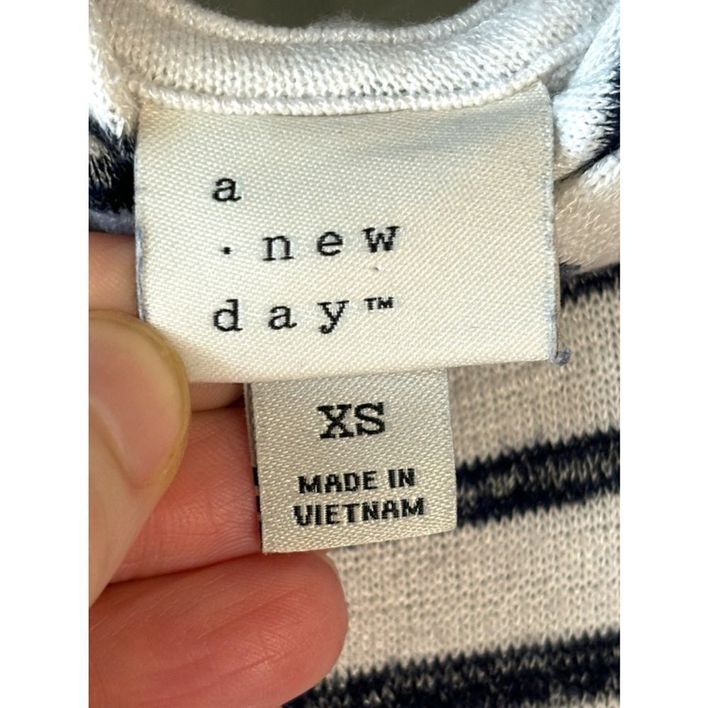 A New Day Women’s Size XS White & Black Striped Pullover Preppy Sweater Hoodie - Picture 9 of 10